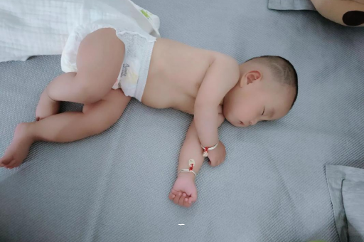 十堰宝宝肠胀气的症状